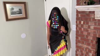 الشغاله أميره علي تتعرى و تتشرمط عشان الفلوس