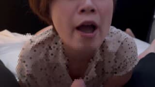 她是个变态，对自己喜欢的小弟弟舔个不停，甚至会大声说出来