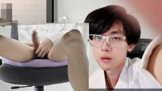 我的经理居然在部下面前公然掏出大鸡巴射精