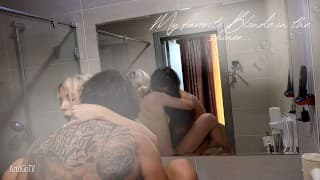 我最喜欢的Blonde在淋浴...事情变得激烈起来！