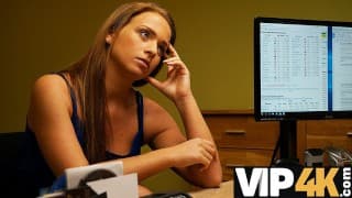 贷款4K。可怜的魔术师被放债人撞了个正着